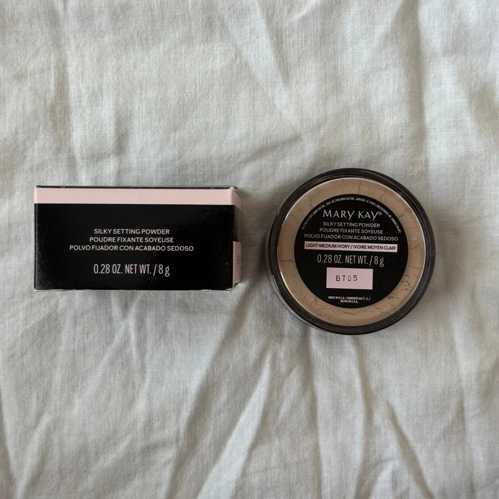 Mary Kay Silky Setting Powder Light-Medium Ivory 0.28 oz Makeup NIB